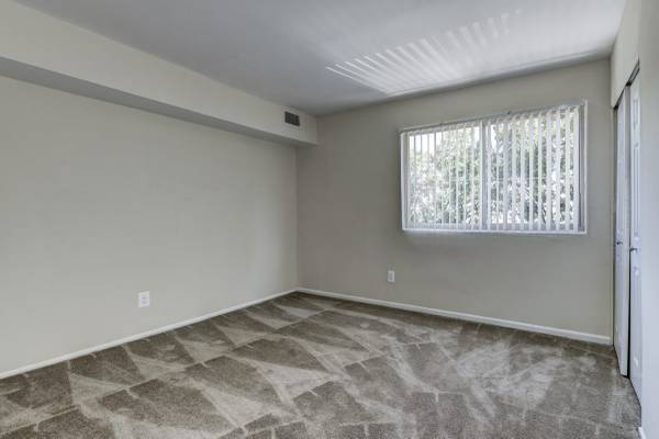 $2,300 / 2br - 885ft2 - The Lifestyle You Desire - 2 BDRM - Move ASAP / half-month free rent (Wheaton)64040362084995122