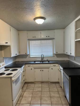 $1,250 / 3br - 1100ft2 - 1708 Westchester Drive (The Village)63670502898307124
