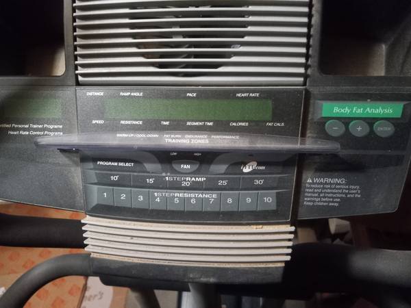 NORDIC TRACK ELLIPTICAL MACHING 1