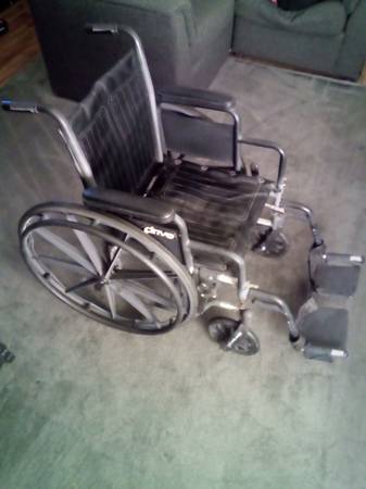 DRIVE WHEELCHAIR 16' seat, swing away footrests(great cond) $75 1
