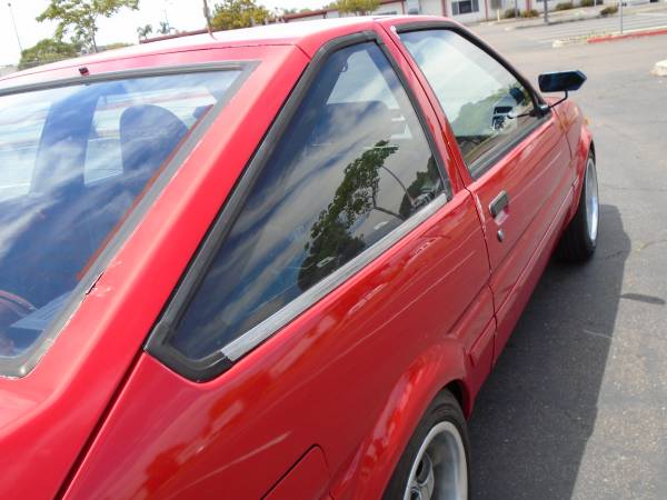 1984 TOYOTA COROLLA HATCHBACK AE86 CON CAJA DE 6 VELOCIDADES BEAMS, SUSPENSIÓN TIPO COILOVER Y MÁS - $25.995 (J'S MOTORS)63440201003267124