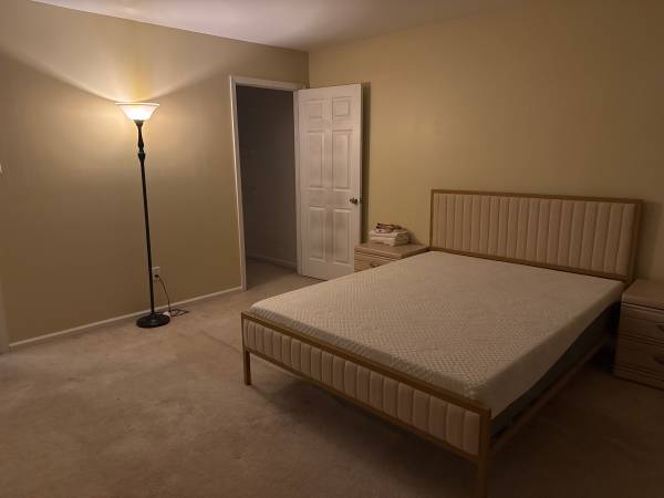 $975 / 1br - Safe quiet room (Highland Park)63676257705091121