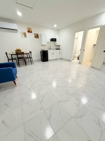 $1,000 Rent a studio with independent entrance (Laredo)63662018801667120