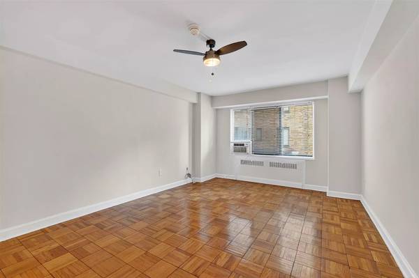 $2,670 / 1br - 876ft2 - Rent an amazing 1 bed 1 bath – Close to transit and bus lines! (Washington)63896033132035121