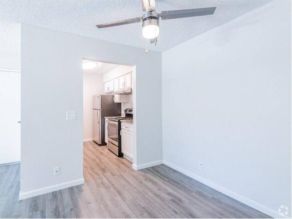 $1,595 / 1br - 637ft2 - Elegant 1 BR with Covered Parking & Extra Storage! (East Sacramento)64043669161218123