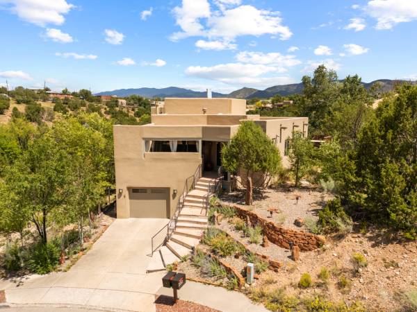 $1,900 / 1br - 500ft2 - Tranquilo, elegante, casita amueblada, todos los servicios incluidos, vistas a la montaña (Santa Fe, Sol Y Lomas / Hospital St. Vincent)63659849835905121