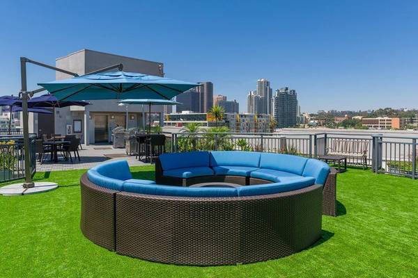 $2,225 / 1br - 532ft2 - Fully equipped kitchens, Resident Clubhouse (Downtown)64037388778883122