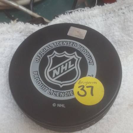 Gran logo Puck, #37, Bergeron!! - $29 (Boston)63438961881731121