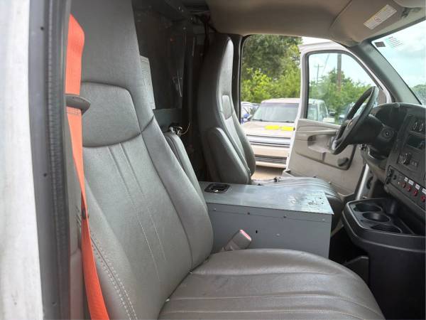 2013 Chevrolet Express 2500 - Photo 12