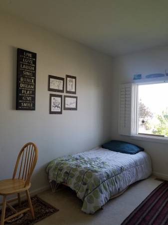 $1,000 / 2br - Free street parking, 5 mins from Brisbane & SSF (daly city)63823031824897124