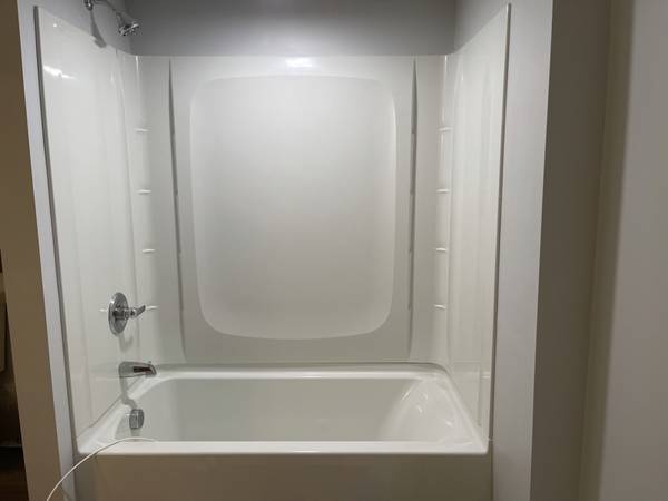 $2350.00 / 3br - 1253ft2 - All updated! Fully renovated! Beautiful front porch view with yard and64017047339393123