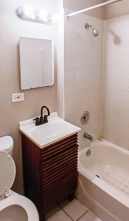 $1,475 / 2br - Calm and Quiet - 2 bdrm- Section 8 Welcome (Woodlawn)63781351161985123