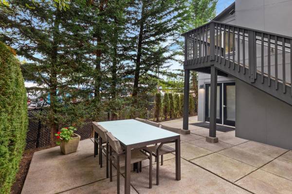 $1,932 / 1br - 650ft2 - Fire Pit Lounge, Renovated Kitchen & Bathroom, Courtesy Patrol (6802 Coal Creek Parkway SE Newcastle, WA 98059)63862289311489124