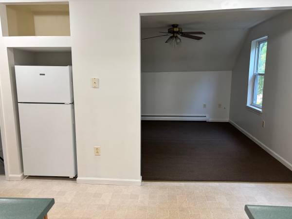 $1,900 / 3br - 3 Bedroom Apartment in St. Albans Available Now (St Albans)63784617358339121