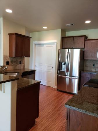 $2,195 / 3br - 1580ft2 - ¡Hermosa propiedad frente al agua!10358/D (Garden City)63794895263361123