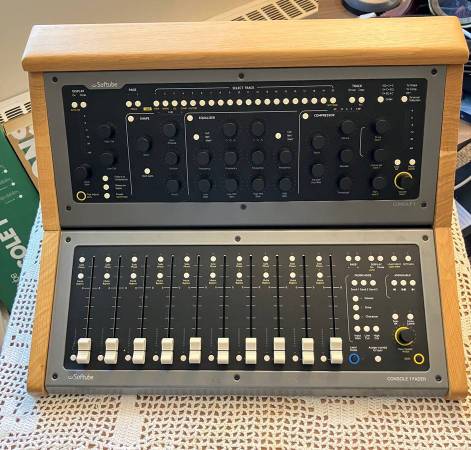 Softube Studio Workstation – Console 1 Mk II + Fader + Custom Oak Desk 1