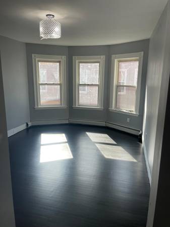 $3,300 / 3br - 1400ft2 - Amplio apartamento recién renovado de 3 habitaciones con ESTACIONAMIENTO FUERA DE LA CALLE (Dorchester)63655319404801120