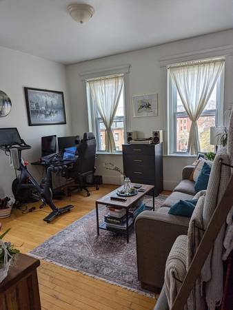 $2,400 / 1br - 600ft2 - Sunny South End 1 Bed For $2,400 AVAIL NOW (South End)63828264996483121