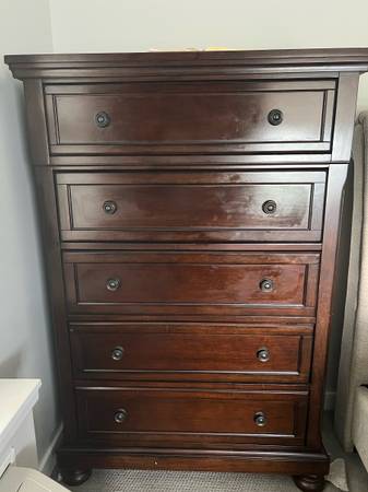 Dresser 1