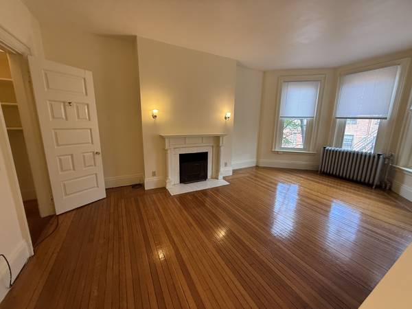 $2,850 Cute Kenmore Studio For $2,850 AVAIL NOW NO FEE (Kenmore)63856337902467122