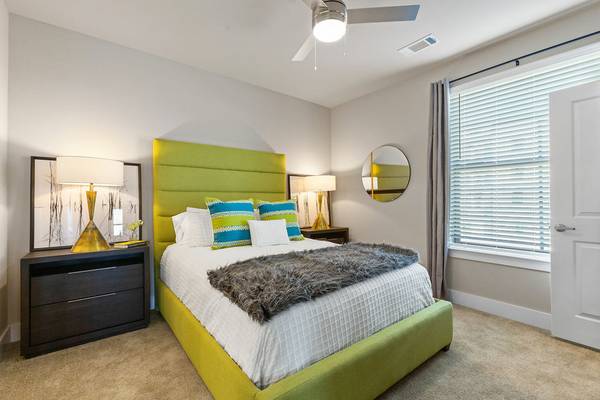 $1,300 / 1br - 848ft2 - Más grande no siempre es mejor, ¡pero esta ubicación es la mejor! Ubicado en (Manitou Springs, CO)63687136704899121