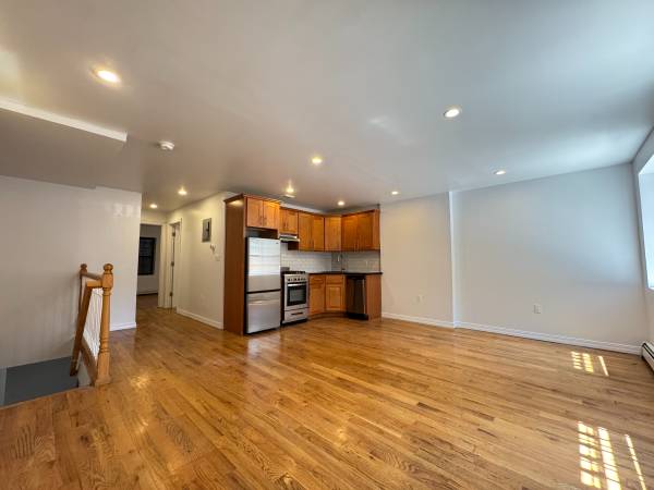 $3,988 / 2br - ¡SIN COMISIÓN! Departamento dúplex de 2.5 habitaciones con espacio al aire libre y lavadora/secadora en unidad!!! (Bed-Stuy/Marcus Garvey Blvd)63854479632385120