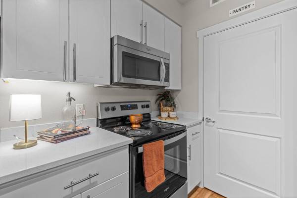 $2,210 / 3br - 1310ft2 - Clubhouse, Parcel Lockers, Central Heat, Community Fire Pits (Richland / West Richland)63908747124354124