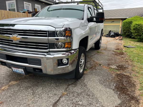 2018 chevrolet silverado 2500HD - $29,000 (Everett)63617234721027122