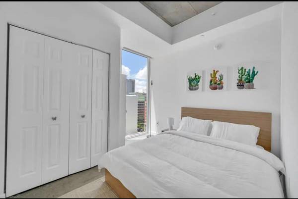 $3,200 / 2br - 791ft2 - Open Floorplan Downtown 2bd in High-Energy Building! (Centro- Downtown)64001848341506124