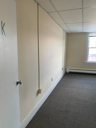 $300 / 216ft2 - Rent With Moody, Become Part Of An Office Community! (Claremont)63932056792835123