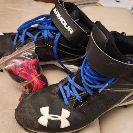 Under Armer Football Cleats size 8 1