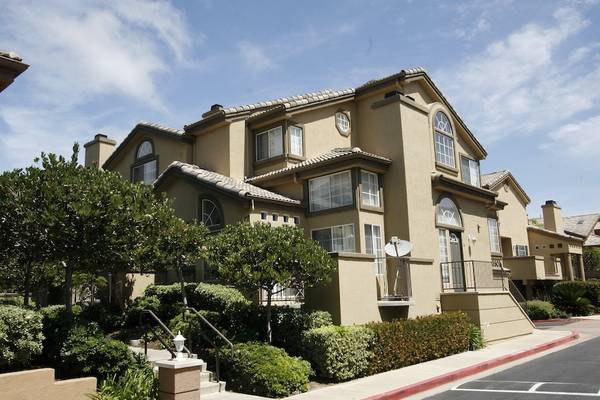 $4,450 / 3br - 1564ft2 - Welcome to Crest at Del Mar! Gorgeous end unit in premium location awa (San Diego, carmel valley, sorrento la jolla del mar)64037218273155121