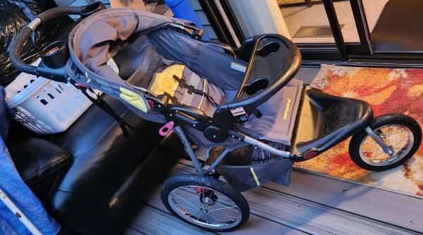 Stroller - $80 (Everett)63444074692097121