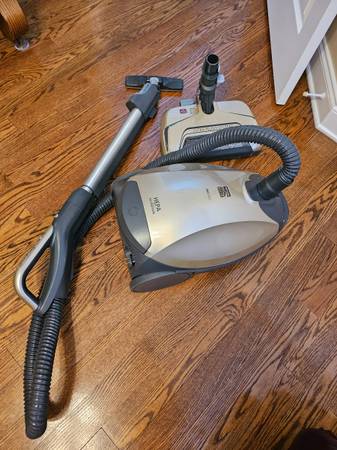 Vacuum cleaner-Kenmore Elite Pet Friendly UltraPlush 81714 1