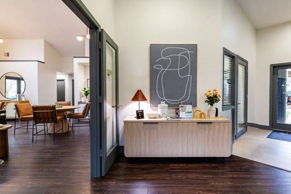 $2,255 / 2br - 990ft2 - Spa Hot Tub, Fireplace, Private garage included (2600 NE Minnehaha St, Vancouver, WA)63956644182659122