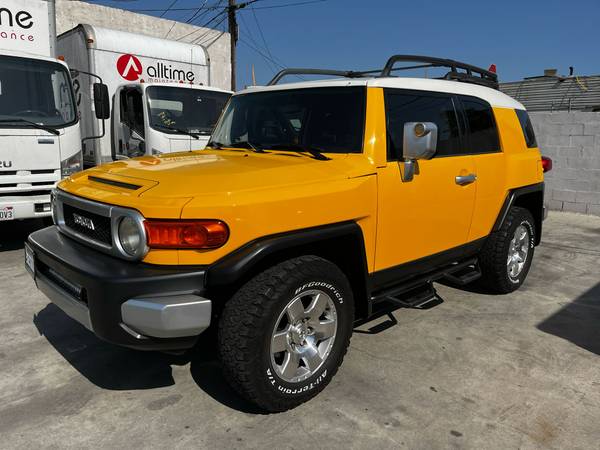 2007 TOYOTA FJ CRUISER S SUV NO ACCIDENTS YELLOW BODY AND WHITE TOP - $15,000 (GARDENA)63470046141955122