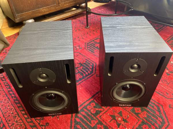 Tascam VL - X5 Studio  Monitor Speakers 1