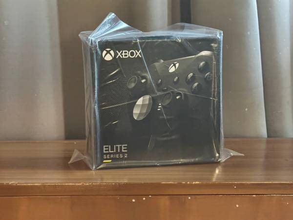 Xbox Elite Series 2 Core Wireless Gaming Controller - $150 (Van Nuys)63470444942979120