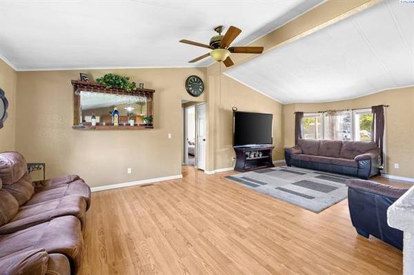 $299,900 / 3br - 1512ft2 - West Richland Comfort Meets Functionality (W. Richland)63985654537219121