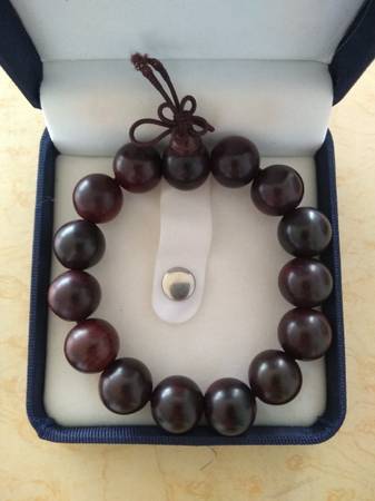 New Handcrafted Rosewood Beads Bracelet 1