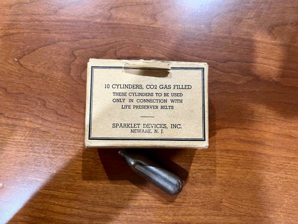 WW2 Original Box of 10 CO2 Gas Filled Cylinders 1