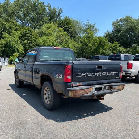 2006 Chevrolet Silverado 1500 Ext Cab 143.5 WB 4WD Work Truck - $2,900 (Merrillville, IN)63469629252097123