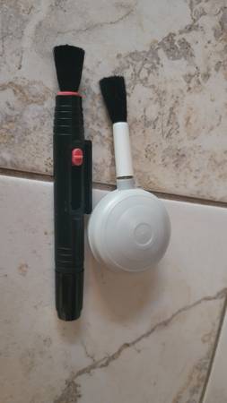 2 Lens pen Carson pens brushes 1