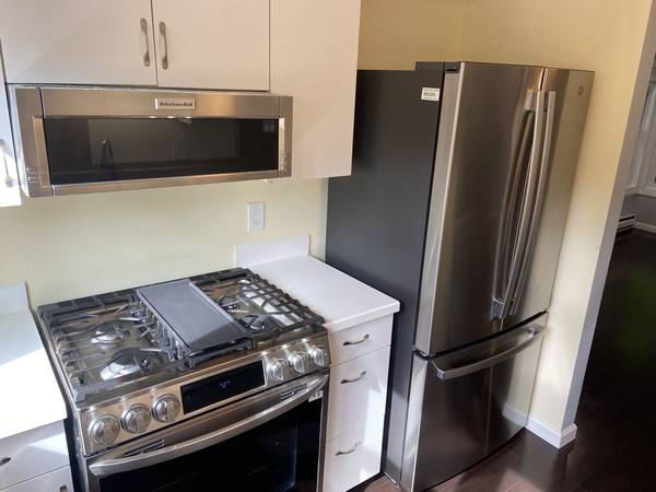 $3,250 / 2br - Stunning massive 2 bed 2.5 bath w/ laundry in unit, 2 garage parking!!63802072632835124
