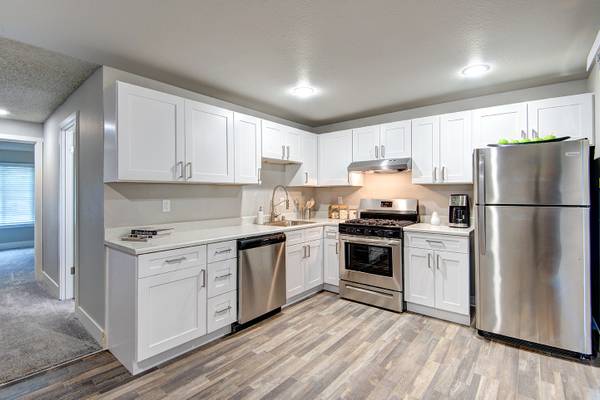 $1,899 / 2br - 1046ft2 - Washer/Dryer, Cable Ready, Resident Lounge (8200 Bridgeport Way Southwest, Lakewood, WA)63845962736131121