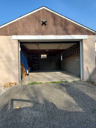 Garage For Rent in Carnegie 1