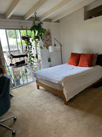 $1,700 / 3br - Friendly home with MBR and ensuite available (mountain view)63928542322306122