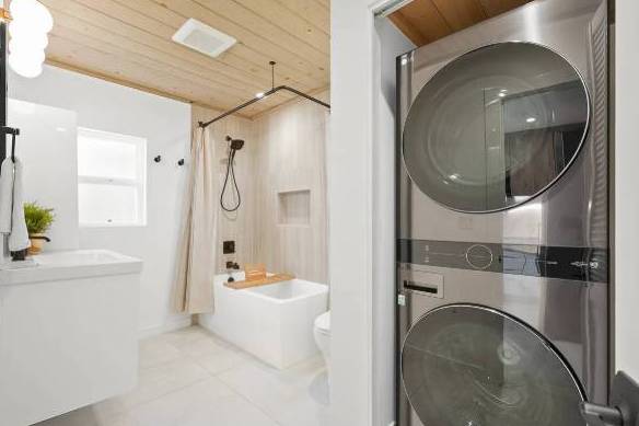 $1,055 / 1br - Private Studio for Rent in Ocean Park63701035089283121