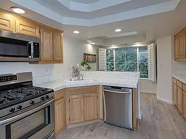 $1,500 / 1br - Large Master Bedroom Suite (half moon bay)64030486337923123