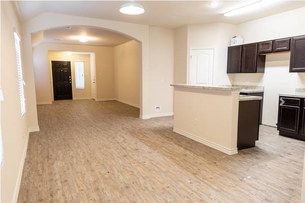 $2,075 / 4 habitaciones - 1687 pies² - Casas en alquiler Ennis - Crédito de $2500 de descuento en alquiler (Ennis)63796375953665121